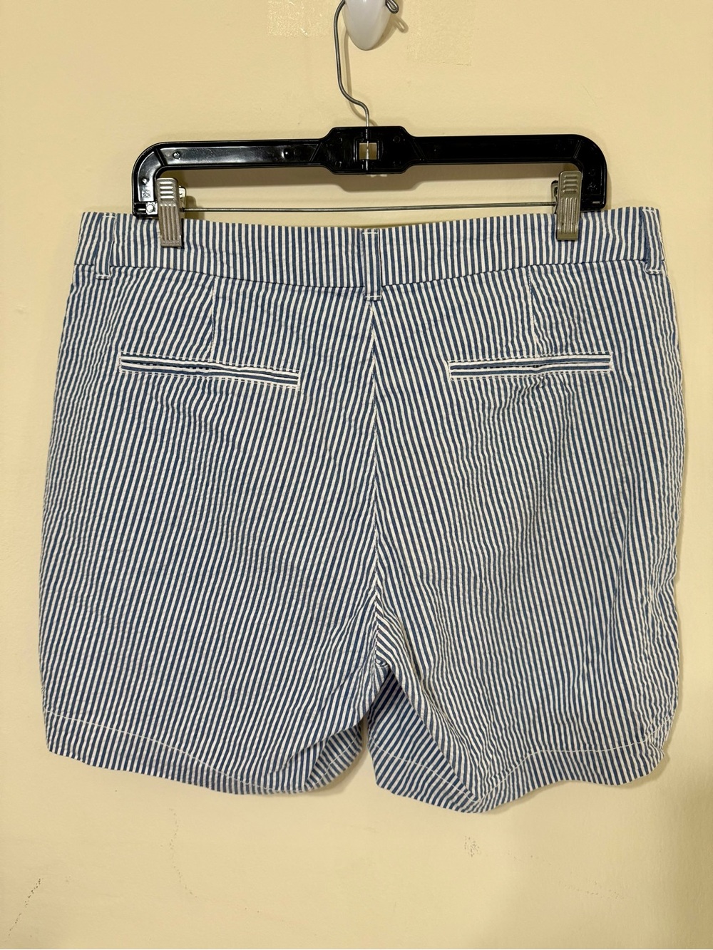Old Navy Blue Seersucker Stripe Women's Shorts - Picture 3 of 6